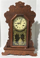 (P) Wood Mantle Clock with Gold Tones Accents.
