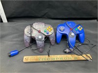2 Nintendo controllers