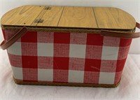 22.5x10x13in - Vintage picnic basket