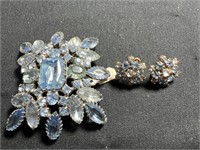 Vintage blue rhinestone brooch and earrings.