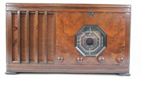 ANTIQUE TABLE RADIO: