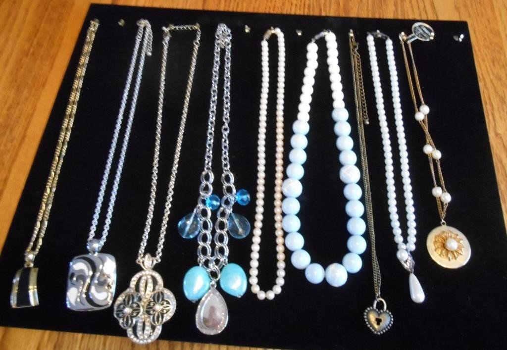 9 VINTAGE AND CONTEMPORARY NECKLACES