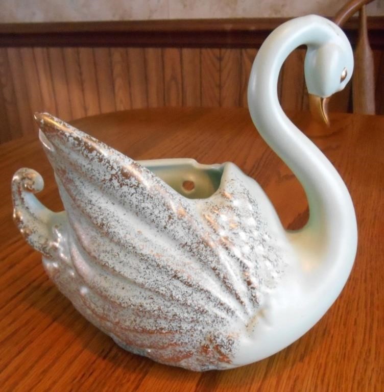 VINTAGE CALIFORNIA POTTERY SWAN WALL POCKET