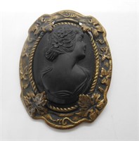 ANTIQUE BLACK GLASS CAMEO IN ORNATE SETTING