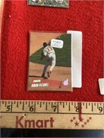 Topps 00/57 Omar Vizquel Indians Baseball Card