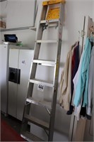8' Tall Davidson Aluminum Step Ladder(Garage)