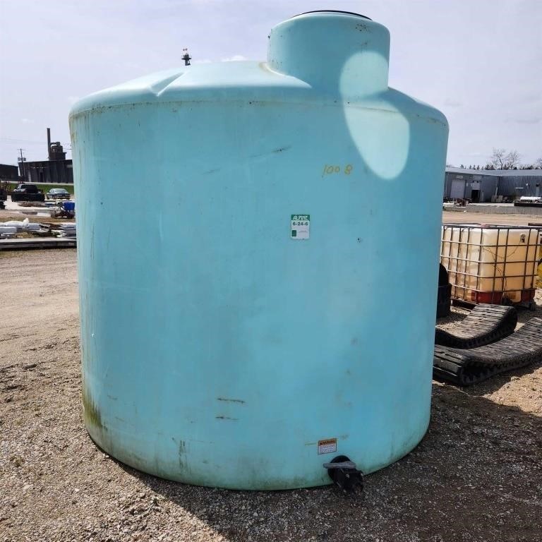 2000 gallon Plastic Fertilizer Tank