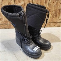 Kamik size 9 Winter boots