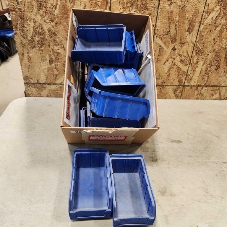 Plastic bins 7"×4"