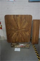 1980's aborite kitchen table with one-12" leaf &