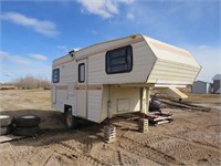 1982 5TH WHEEL CABIN TRAILER (18.5')