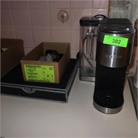 KEURIG COFFEE MAKER & K-CUP DRAWER- TURNS ON