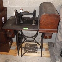 VINTAGE NEW HOME TREADLE SEWING MACHINE