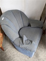 ROWE FURNITURE UPHOLSTERED SWIVEL ARMCHAIR