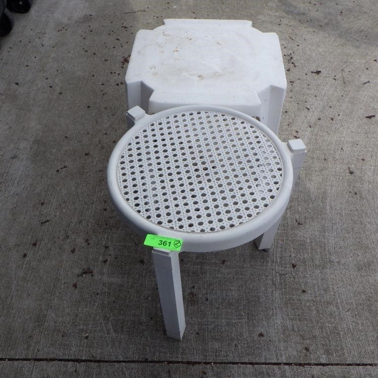 2 PLASTIC LAWN SIDE TABLES