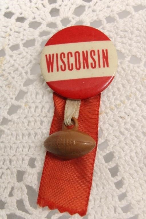 VINTAGE WISCONSIN BADGERS PIN BACK BUTTON