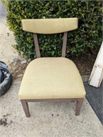 OVERSIZED CHAIR W/ UPHOLSTERED SEAT/BACK