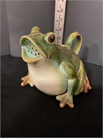 Vintage ceramic frog picher