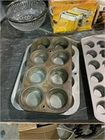 lot of regular size muffin tins