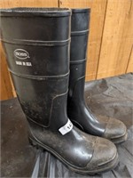 BOSS RUBBER BOOTS SIZE 11