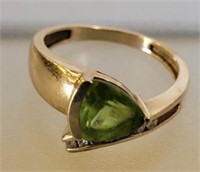 14 K RING WITH GREEN STONE