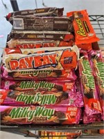 MILKY WAY, PAYDAY, SNIKERS, REESES