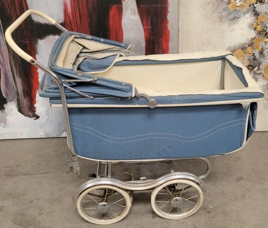 11 - VINTAGE BABY CARRIAGE
