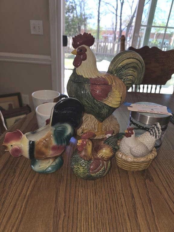 Chicken and rooster decor lot