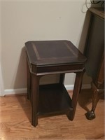 Small table 15 x 15 x 23