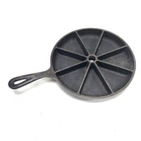 Cast-Iron Lodge Cornbread Skillet