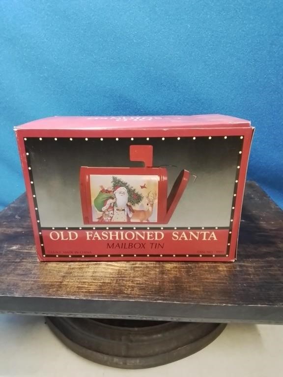 Old-fashioned santa mailbox tin