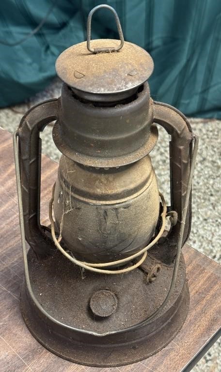 RAILROAD LANTERN / NEEDS CLEANING / NO SHIPPING