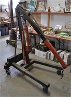 Hydraulic engine hoist