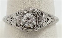 Diamond & 18K white gold engagement ring