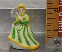 Miniature Royal Doulton Elizabeth M202, 2003