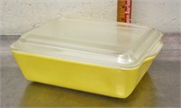 Vintage Pyrex refridgerator dish, lid