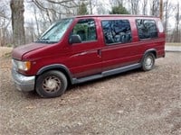 (T) 2000 Ford E-150 luxary van everything works