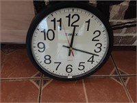 count changed to 1 ea LARGE WALL CLOCK  WORKING