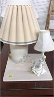 2 TABLE LAMPS ON STONE SQUARE