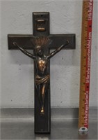 Cast metal crucifix