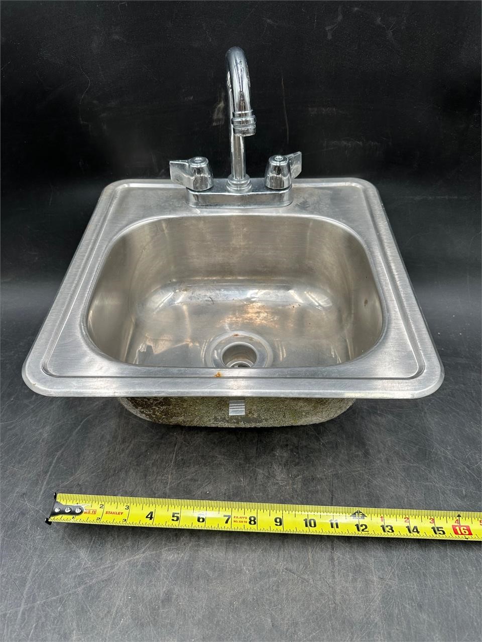 Stainless Steel Sink 15"x 15"x 5"D