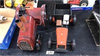 2 ANTIQUE CAR & TRACTOR MDLS