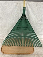 C13) Leaf Rake - the handle has been replaced. It