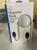 Magnetic hook 2 ct