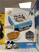 Mickey 4 slice waffle maker