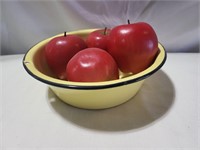 Graniteware bowl/apples