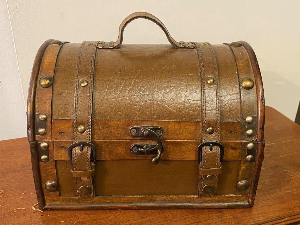 Small Trunk/Suitcase