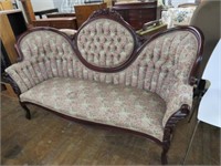 VICTORIAN ROSEWOOD CARVED PARLOW SOFA