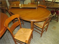 SOLID WOOD DINING TABLE W/ 6 CHAIRS & 1 LEAF