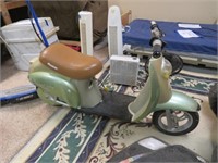AISTEN RAZOR BATTERY OPERATED SCOOTER W/ CHARGER